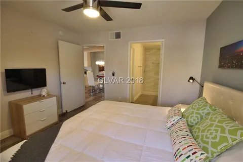 Building Photo - 7885 W Flamingo Rd