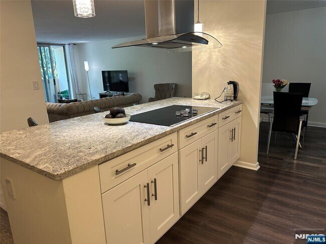 Building Photo - 200 Grand Cove Way