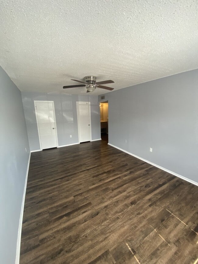 Building Photo - Spacious three bedroom condo