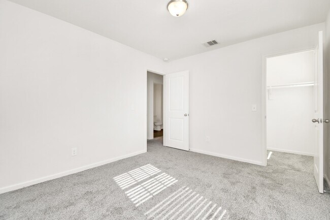 Building Photo - 7819 Royalwood Dr