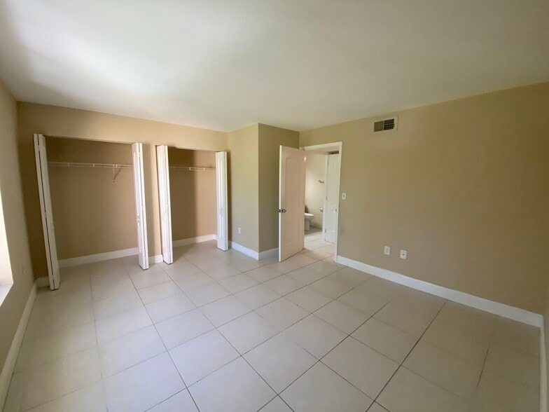 Building Photo - 2667 NW 33rd St