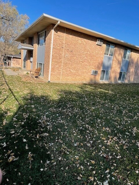 Building Photo - 2128 Belmont Ln