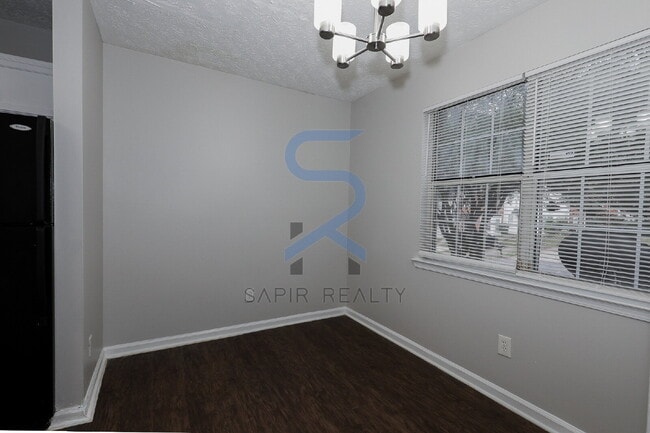 Building Photo - Move in before November 15th and get $100 ...