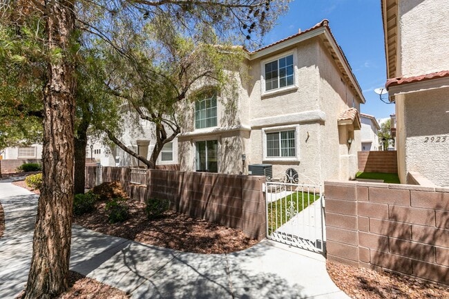 Building Photo - GORGEOUS OPEN FLOORPLAN*GATED COMMUNITY*CO...
