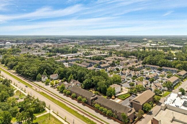 Building Photo - 836 W Glenn Ave