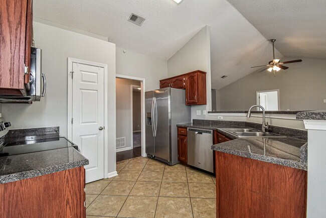 Building Photo - 13231 Braybourne Pkwy