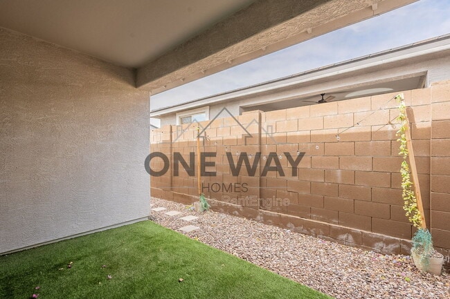 Building Photo - 9258 E Static Ave