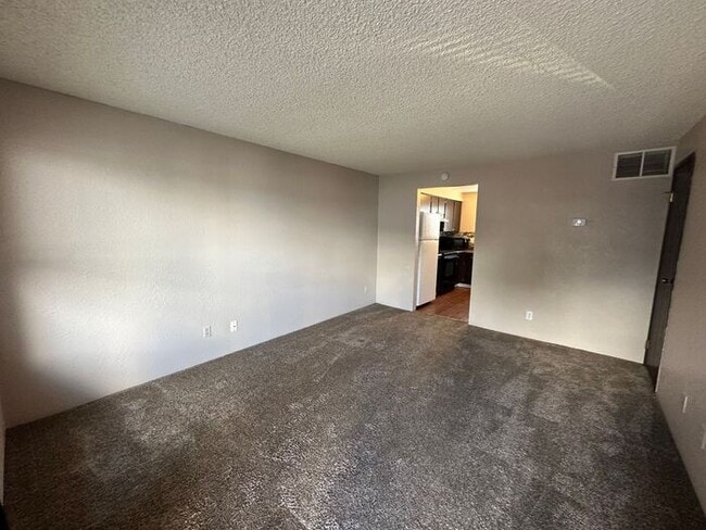 Building Photo - 1412 E 9th St