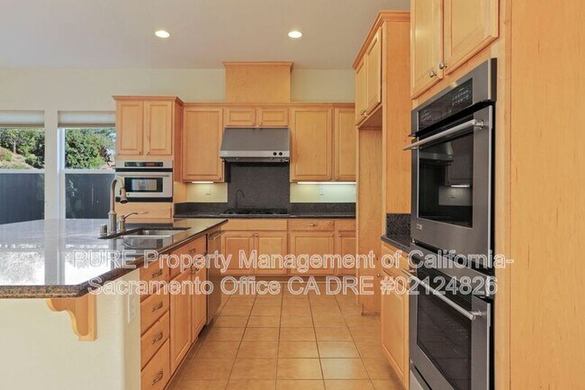 Building Photo - 1143 Bevinger Dr