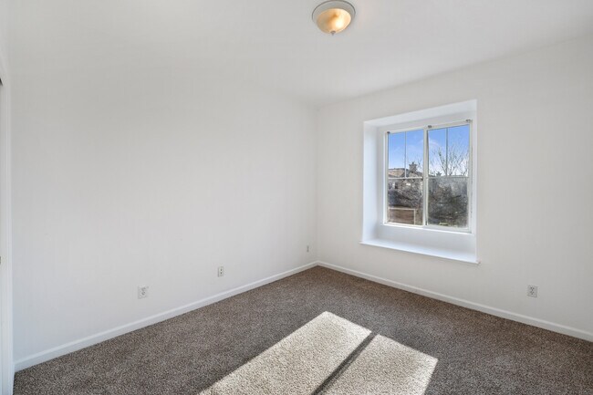 Building Photo - 6717 Sao Tiago Way