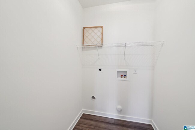 Building Photo - 439 Troubadour Ln
