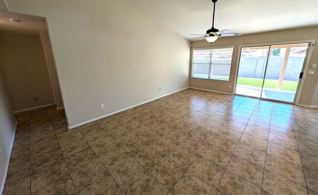 Building Photo - 3 Bedroom Plus an Office Home in the Candlewood Community Near S Cooper Rd and W Warner Rd!
