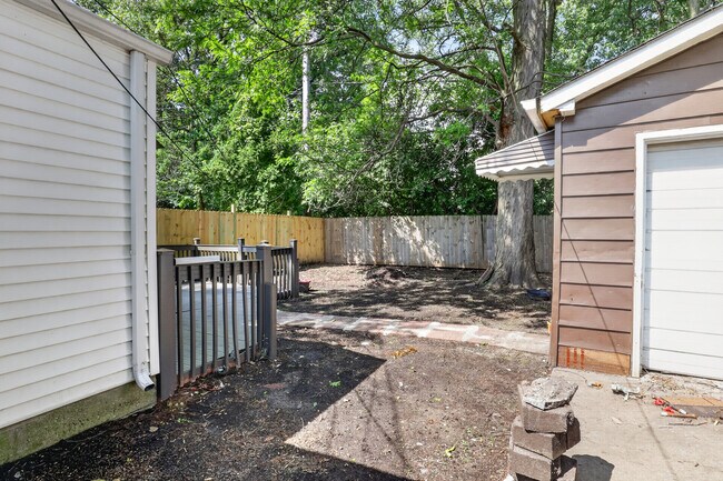 Building Photo - 9722 S Merrion Ave