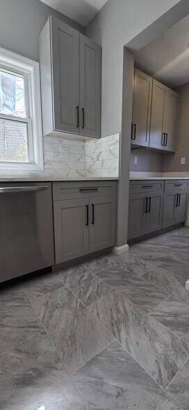 Building Photo - 69 Ashwood Ave