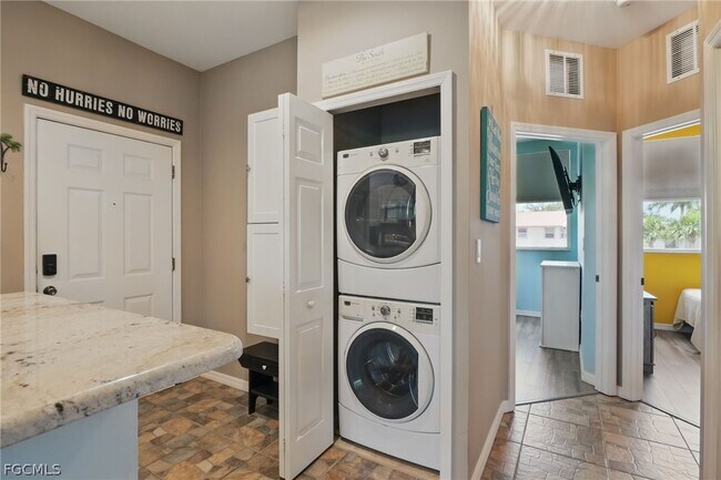 Building Photo - 15430 Bellamar Cir