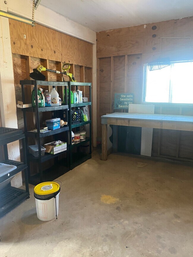 Building Photo - 16712 Fletcher Christian