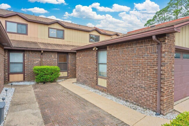 Building Photo - Enjoy resort-style amenities with this rental!