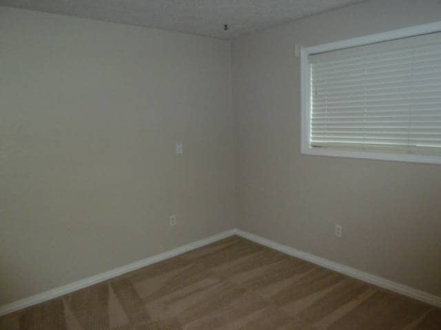 Building Photo - 4bd/2.5ba huge 2436sqft, 2-car garage, ful...