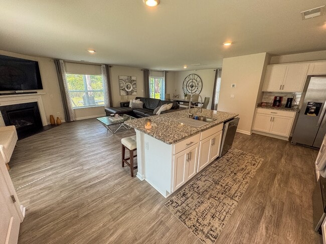 Building Photo - 4410 Remington Ave