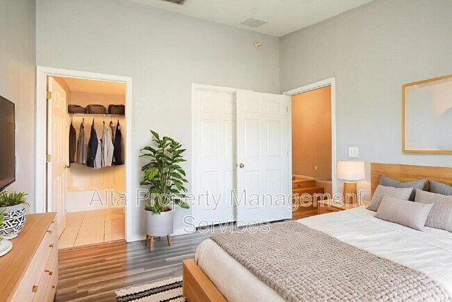 Building Photo - 6860 Skaff Ave