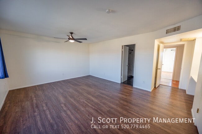 Building Photo - 1618 E Dunbar Dr