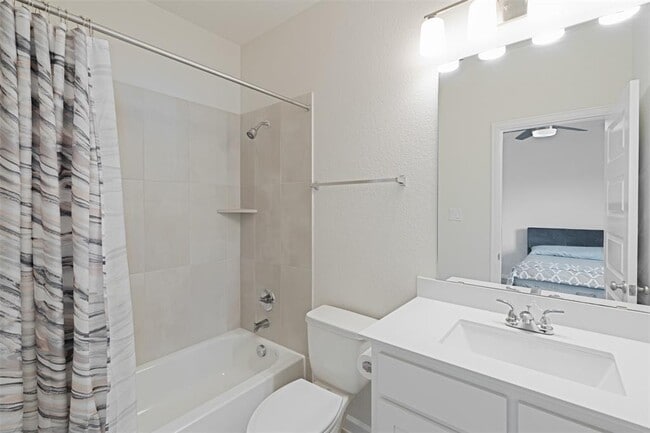 Building Photo - 521 Calmo Ct