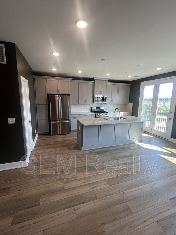 Building Photo - 42710 Darala Dr
