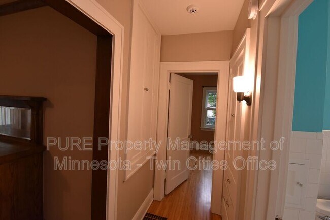 Building Photo - 2727 Queen Ave N