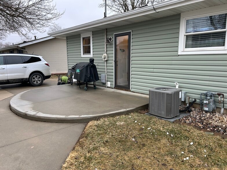 Back of House - 411 7th St NE