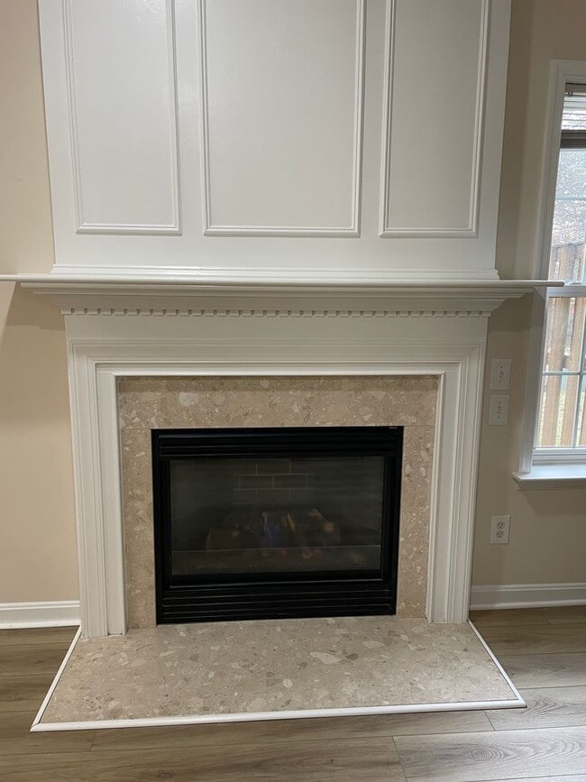 Building Photo - Elegant And Spacious 3 Bed 3.5 Bath Townhome In Vibrant Loudon Parkway Center