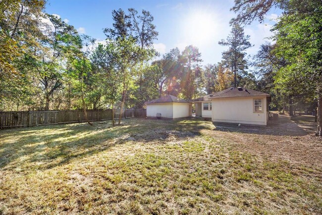 Building Photo - 10821 Royal Pines Dr