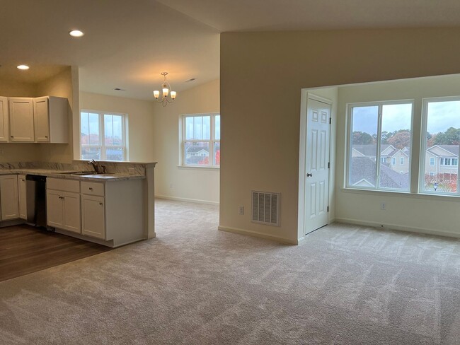 Building Photo - YEAR-ROUND RENTAL - 2 BED 2 BATH CONDO - U...