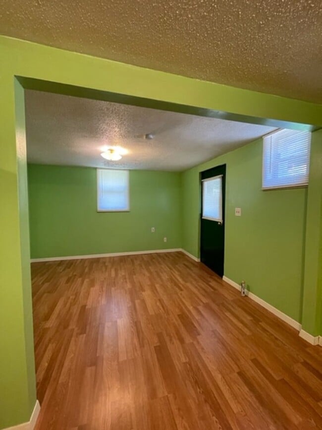 Building Photo - 1 Bedroom 1 bath apartment in Maryville Credit and Background Check required. Call Debra Johnson ...