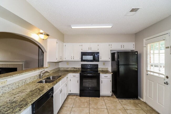 Building Photo - 5898 Hickory Greene Cove