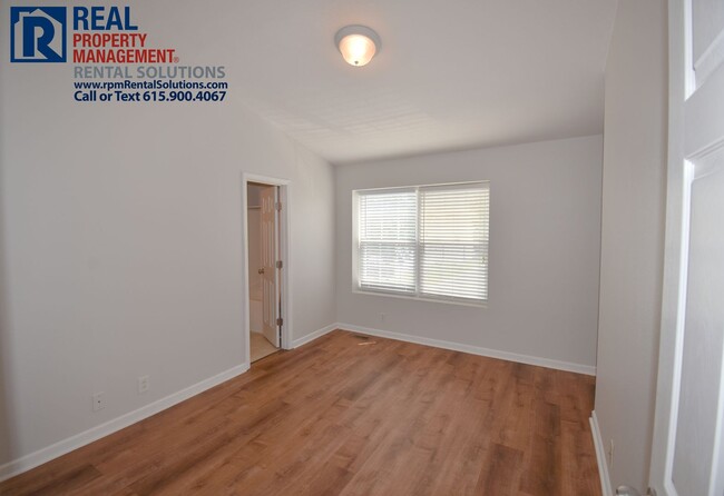 Building Photo - Wonderful 2BR/2.5BA townhome less than 1 m...
