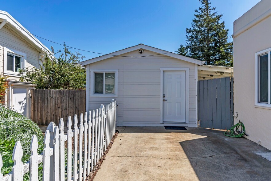 Building Photo - 701 Railroad Ave