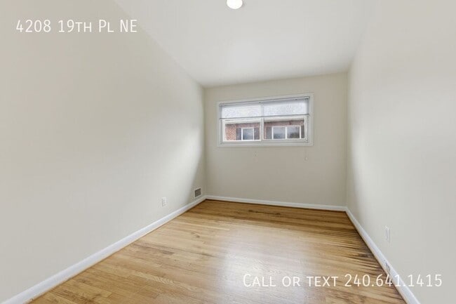 Building Photo - 4208 19th Pl NE