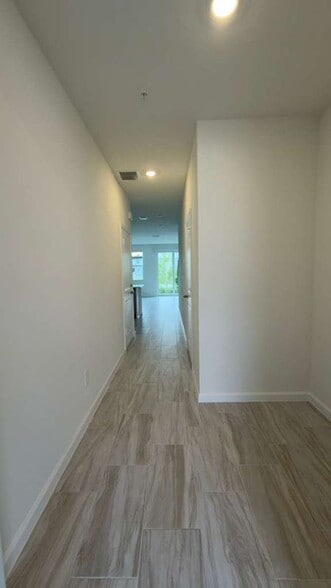 Building Photo - 613 Salisbury Cir