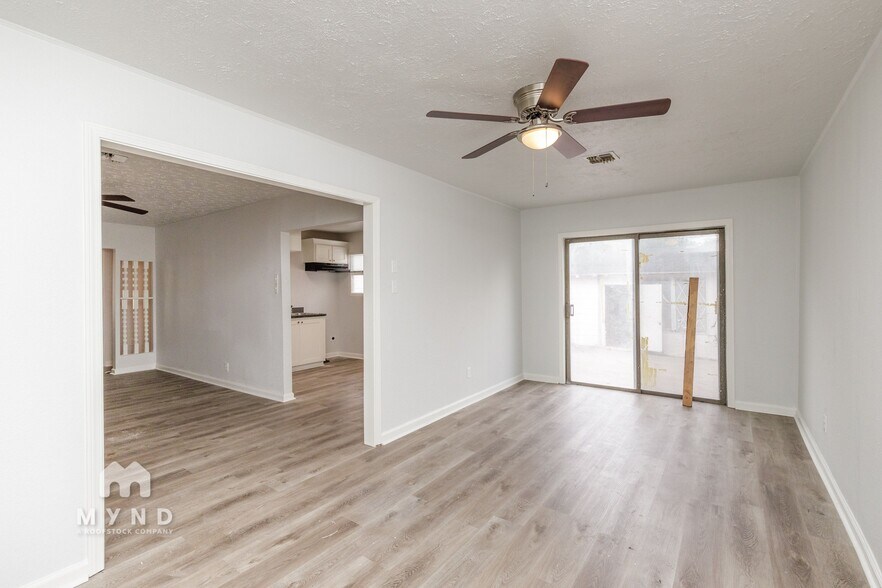 Building Photo - 2149 Karen Dr