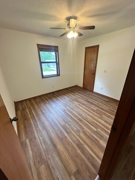 Building Photo - 404 Elm St