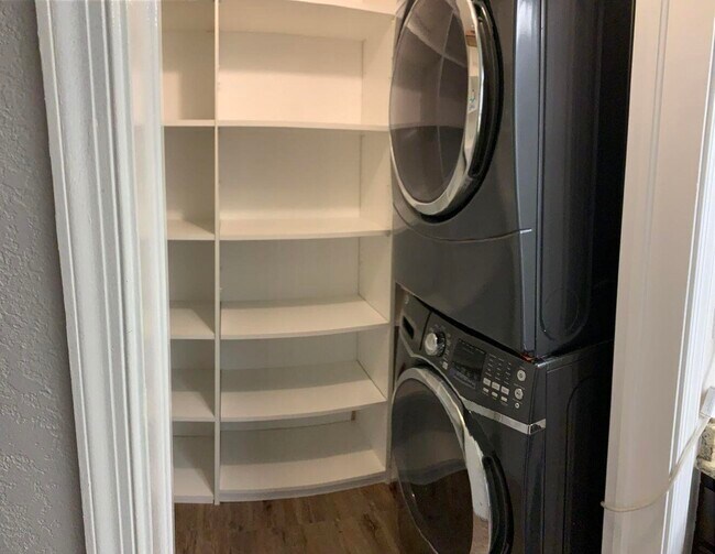 Building Photo - 1494 White Pine Dr