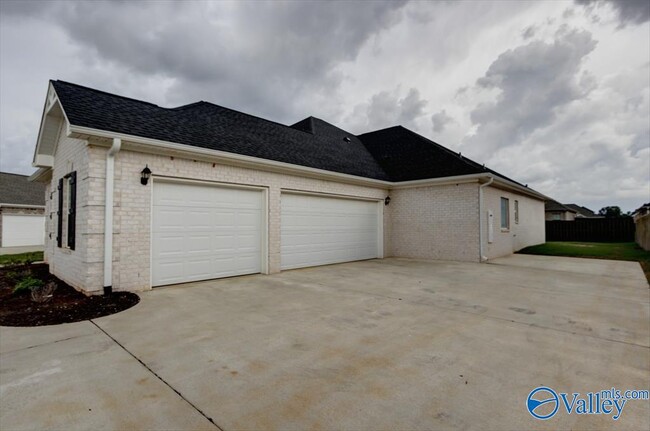 Building Photo - 26415 Birkshire Ln