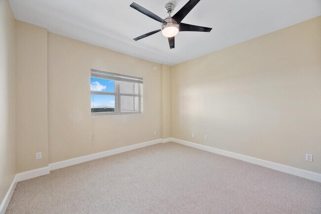 Building Photo - 14951 Royal Oaks Ln