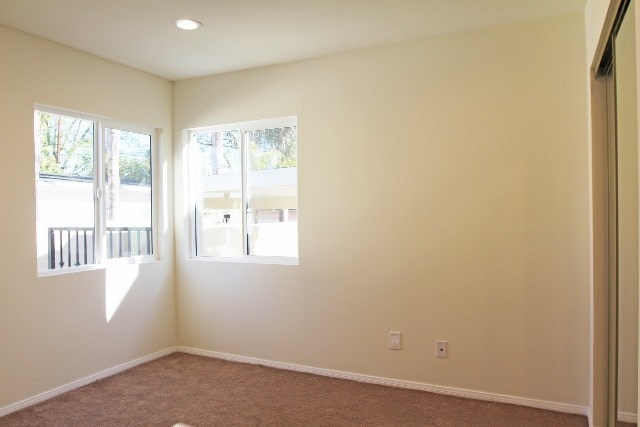 Building Photo - Upgraded 4+2.5 in Reseda w/all appliances ...