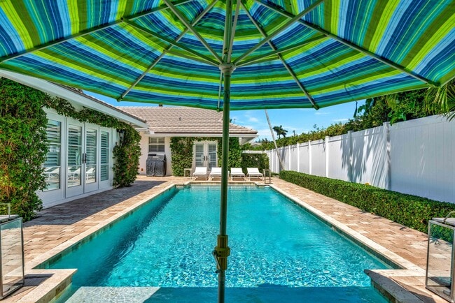 Building Photo - 136 Worth Ct S