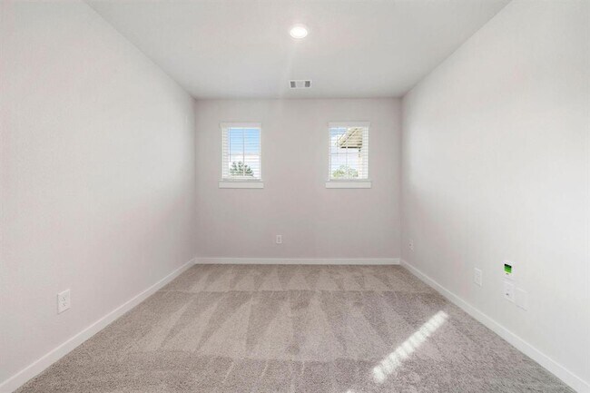 Building Photo - 12907 Royal Ann Wy