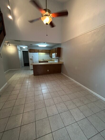 Building Photo - 1135 Ocala Rd