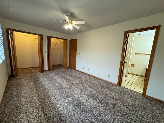 Building Photo - 892 Tremont St