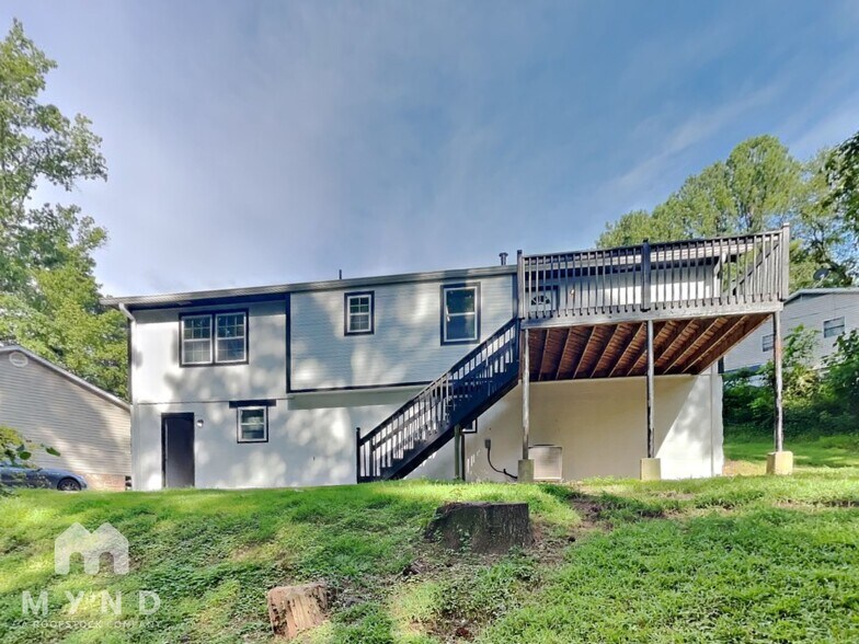 Building Photo - 804 Pine Forest Cir
