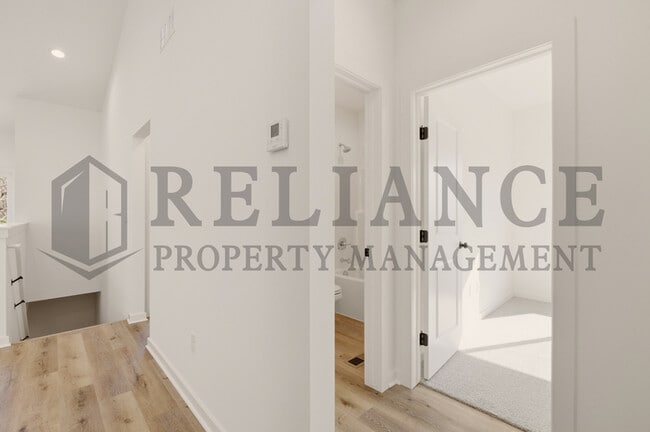 Building Photo - 5238 N Pinecrest Ct